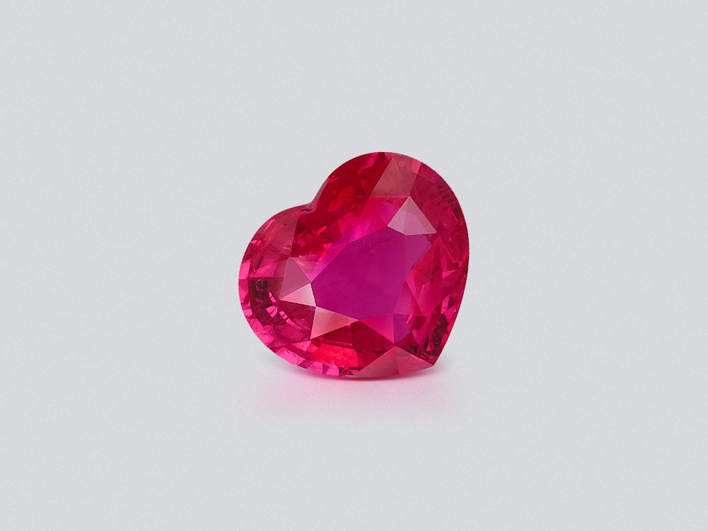 Rubis rouge intense non chauffé, taille cœur 1,53 carat, Mozambique Image №1