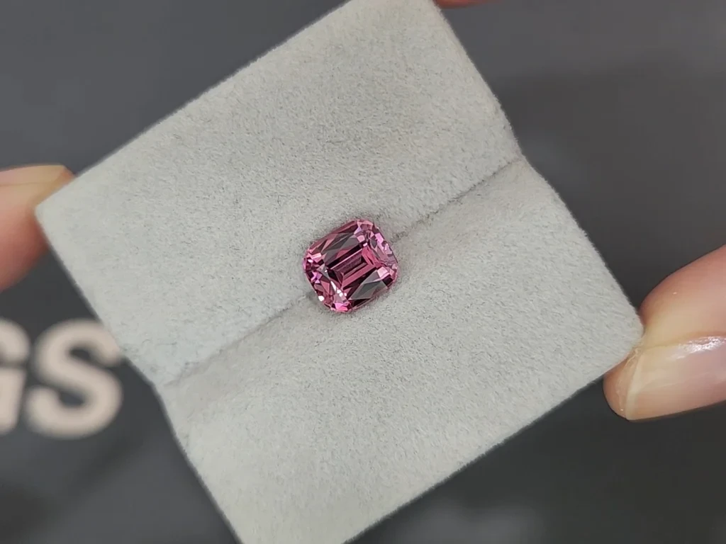 Malaya-granat im kissenschliff 2,62 karat, Tansania  Image №4