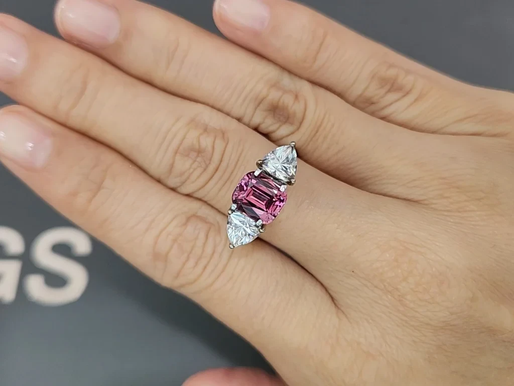 Malaya-granat im kissenschliff 2,62 karat, Tansania  Image №5