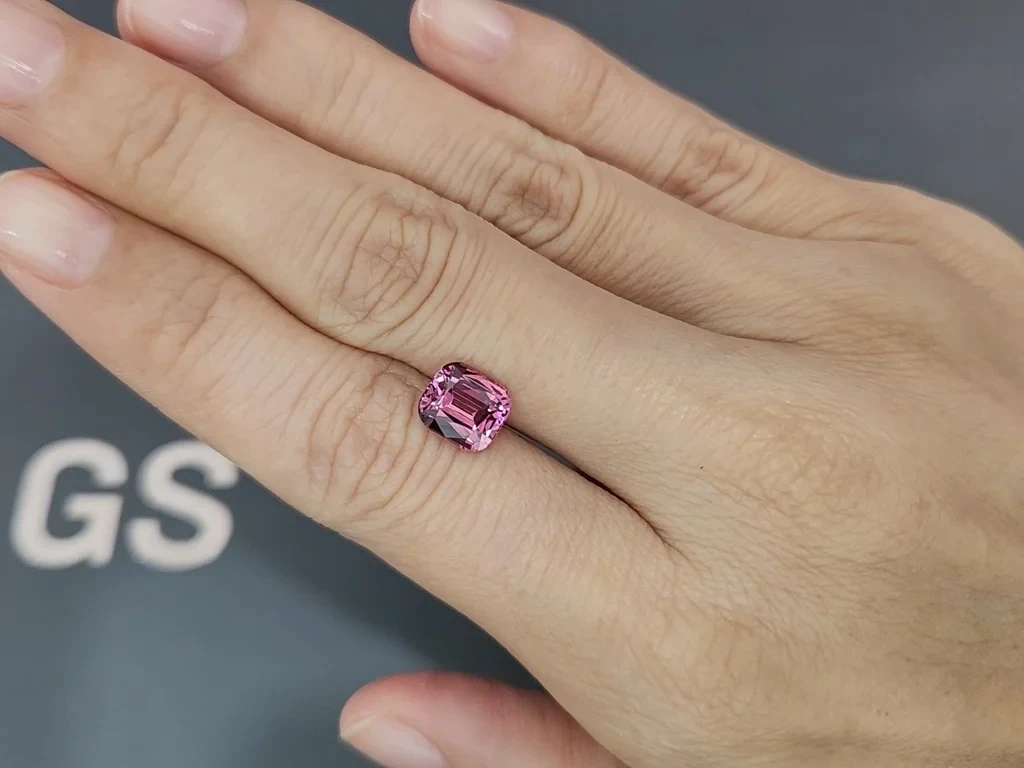 Malaya-granat im kissenschliff 2,62 karat, Tansania  Image №2