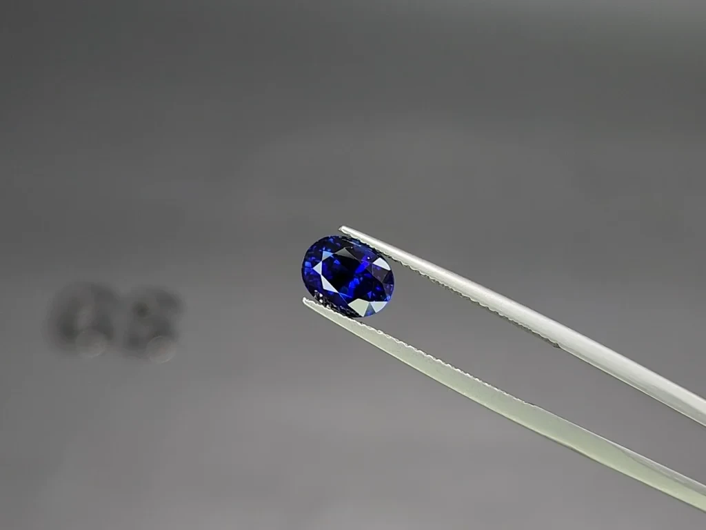 Saphir bleu royal ovale de 2,00 carats, Sri Lanka  Image №3