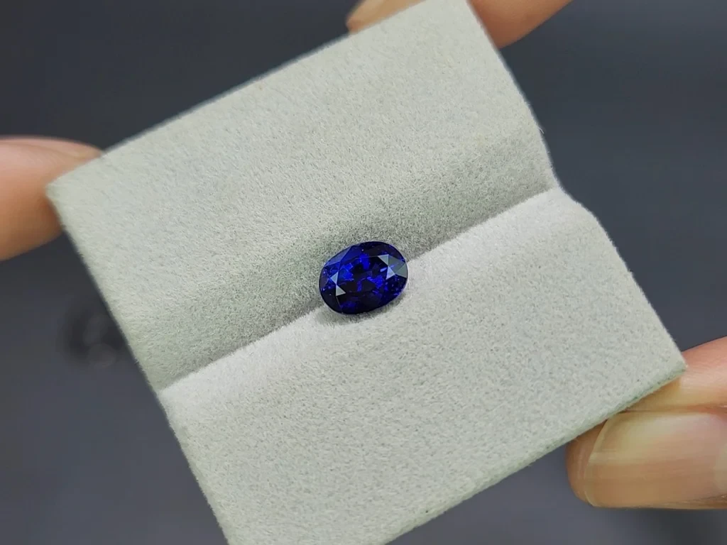 Saphir bleu royal ovale de 2,00 carats, Sri Lanka  Image №4