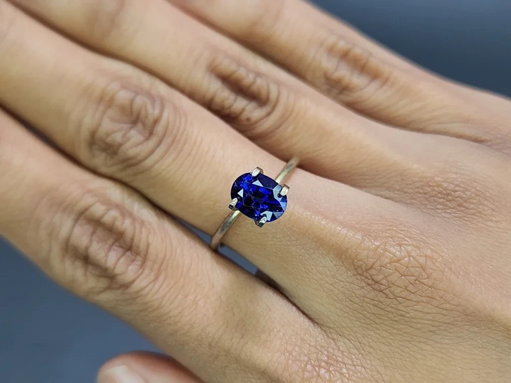 Saphir bleu royal ovale de 2,00 carats, Sri Lanka  Image №5