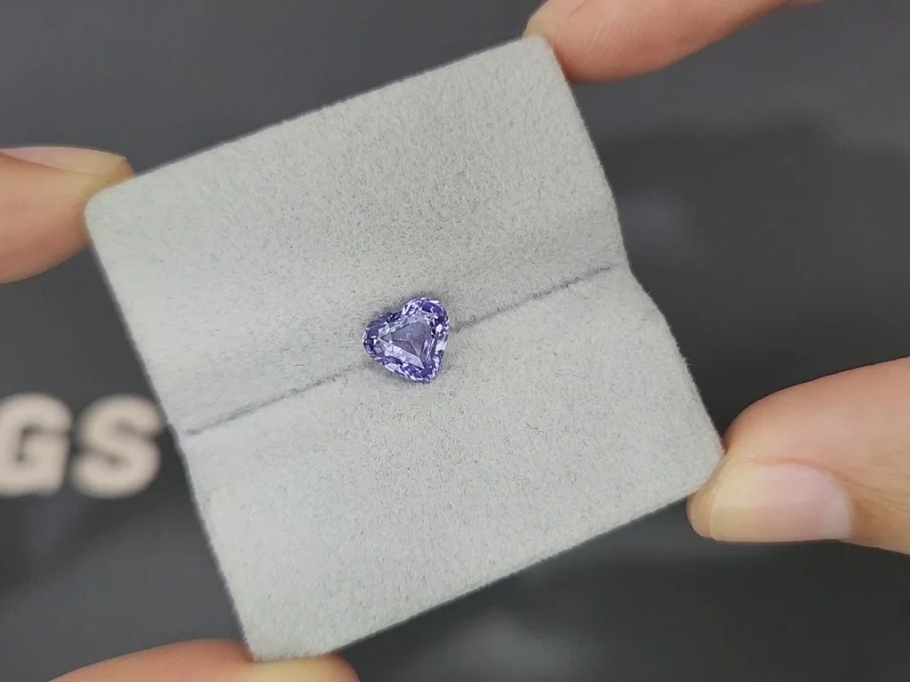 Saphir violet taille cœur non chauffé de 1,65 carat, Sri Lanka Image №4
