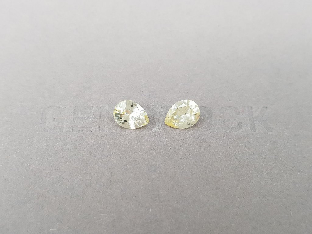 Pair of pastel yellow pear cut sapphires 2.36 carats, Sri Lanka Image №1