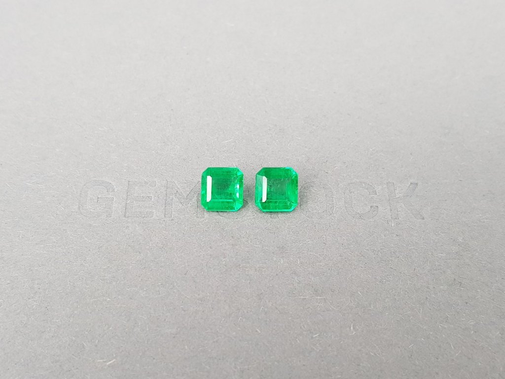 Pair of Vivid Green emerald cut emeralds 1.89 ct, Colombia Image №1