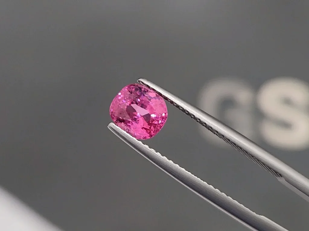 Spinelle rose riche taille coussin 1,58 carats, Vietnam Image №3