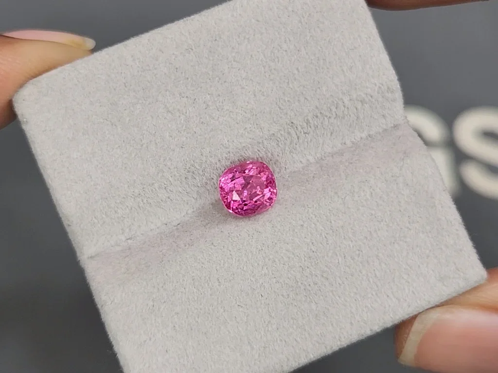 Spinelle rose riche taille coussin 1,58 carats, Vietnam Image №4