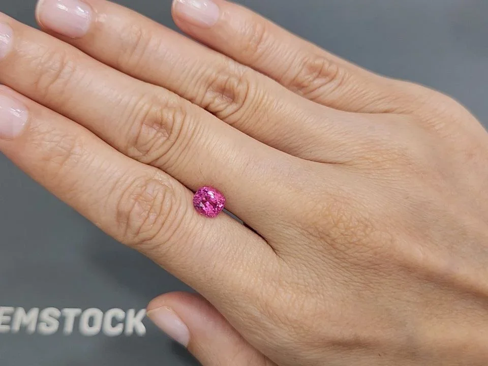 Spinelle rose riche taille coussin 1,58 carats, Vietnam Image №2