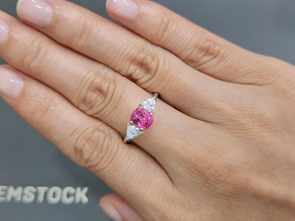 Spinelle rose riche taille coussin 1,58 carats, Vietnam Image №5