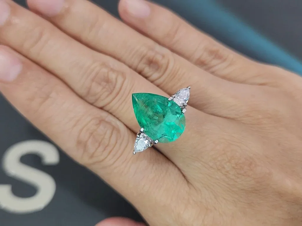 Émeraude taille poire 6,57 carats, Colombie Image №5
