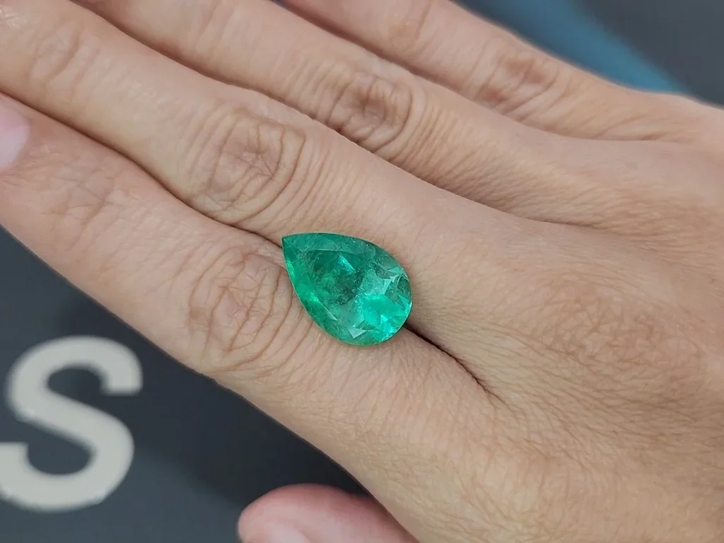 Émeraude taille poire 6,57 carats, Colombie Image №2