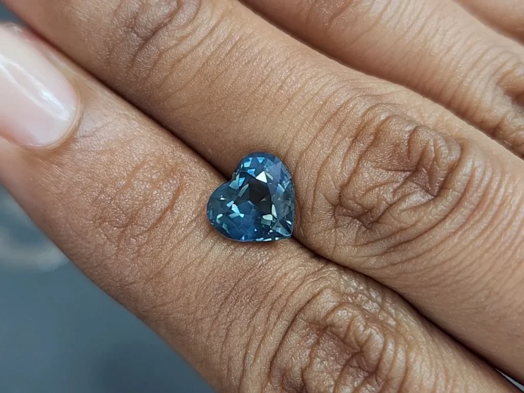 Saphir blaugrüner im herzschliff 3,12 karats, Madagaskar Image №2