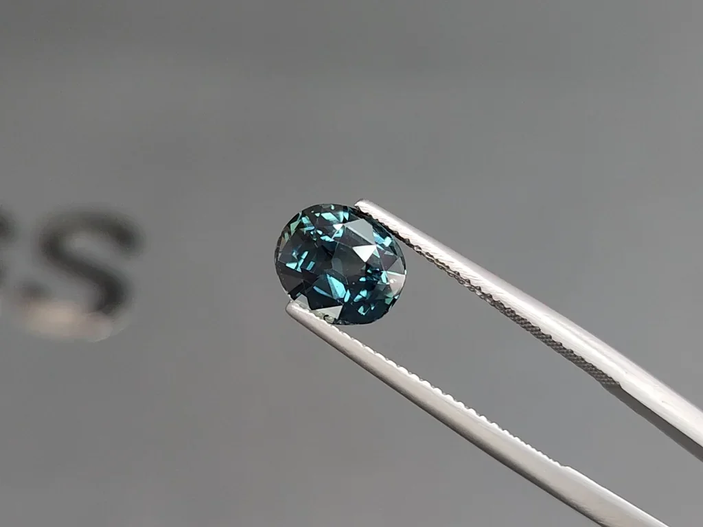 Zafiro verde azulado de talla cojín sin calentar de 3,12 quilates, Madagascar Image №3