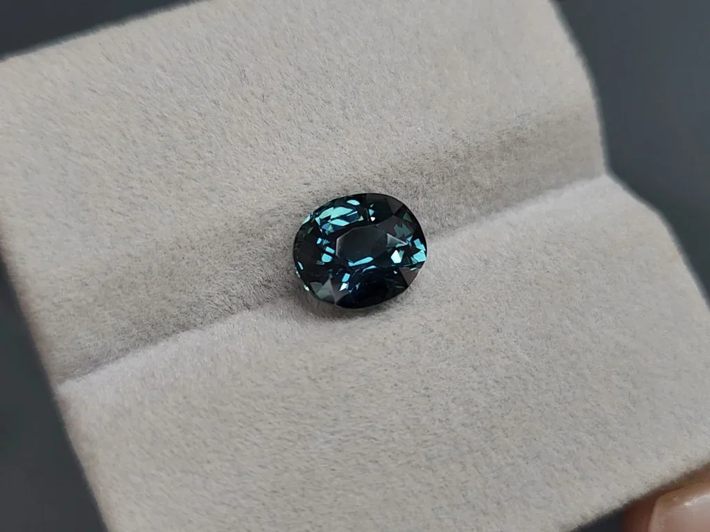 Zafiro verde azulado de talla cojín sin calentar de 3,12 quilates, Madagascar Image №4