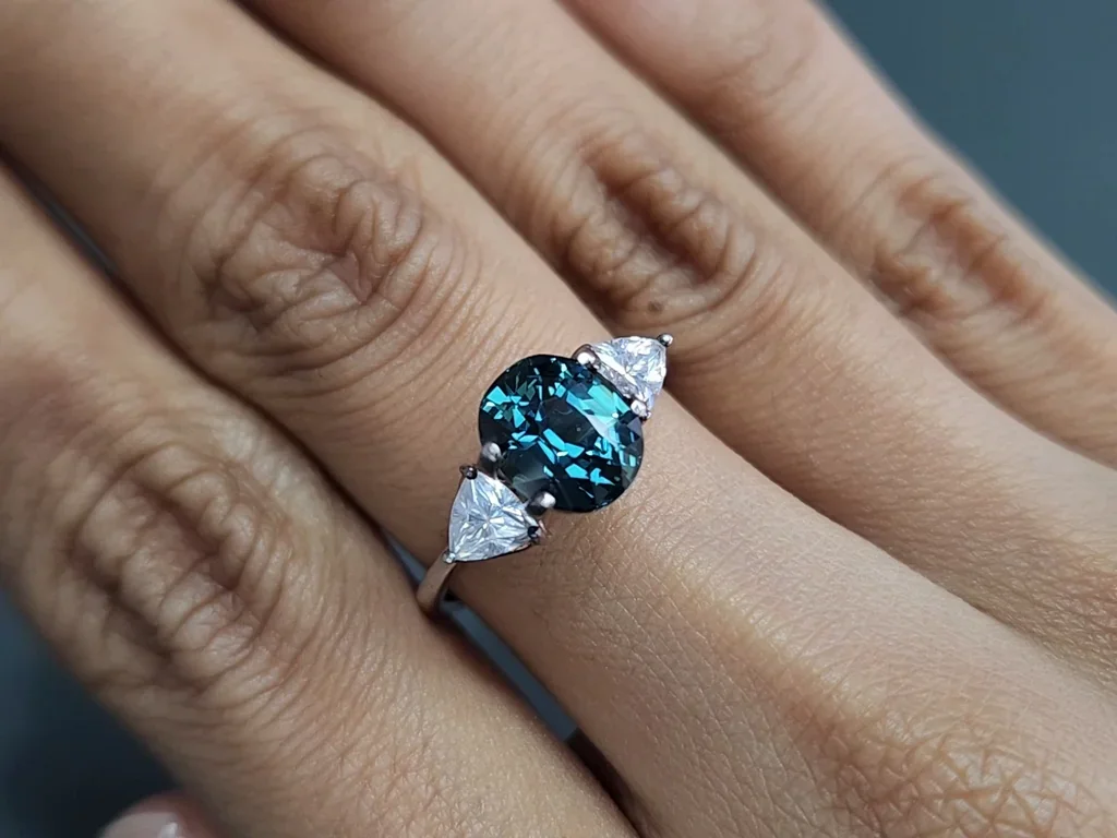 Zafiro verde azulado de talla cojín sin calentar de 3,12 quilates, Madagascar Image №5