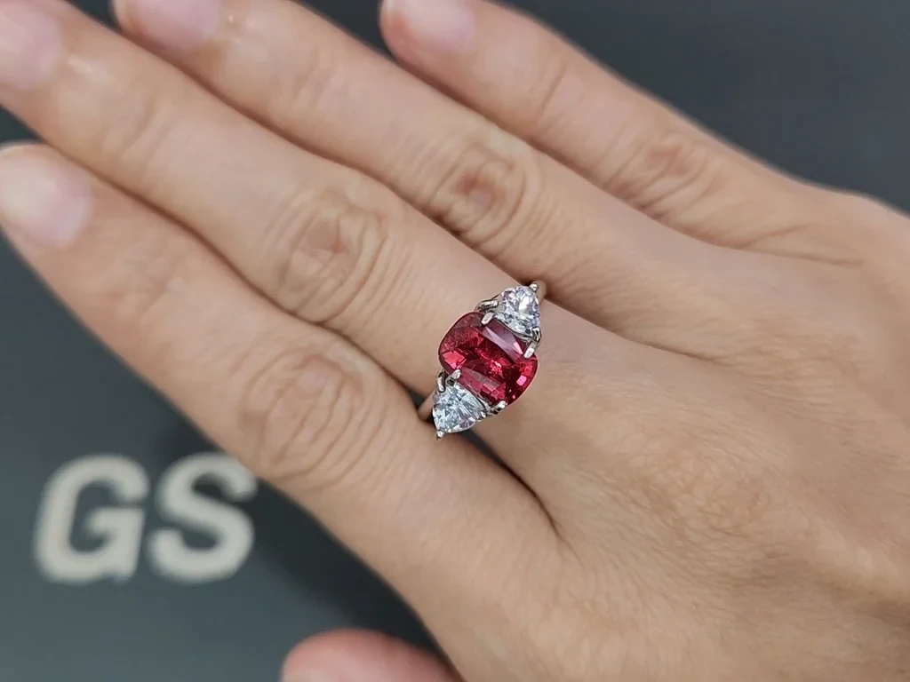 Orangeroter spinell im kissenschliff 2,00 karat, Tansania Image №5