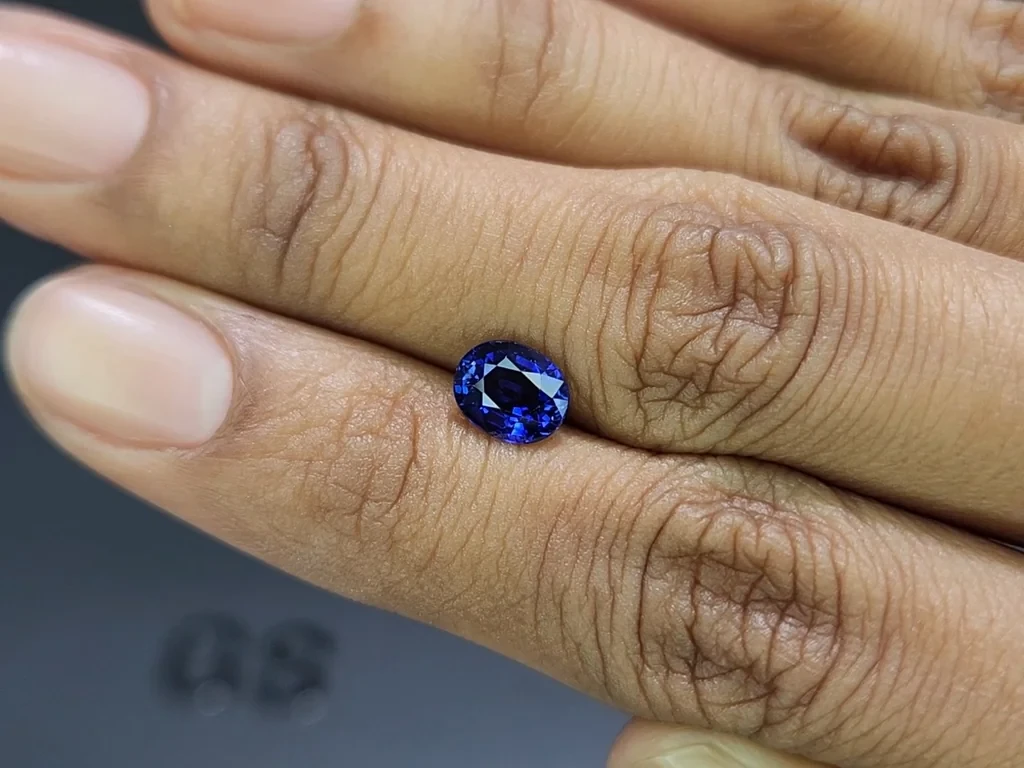 Saphir königsblauer oval geschliffener 1,70 karat , Madagaskar Image №2