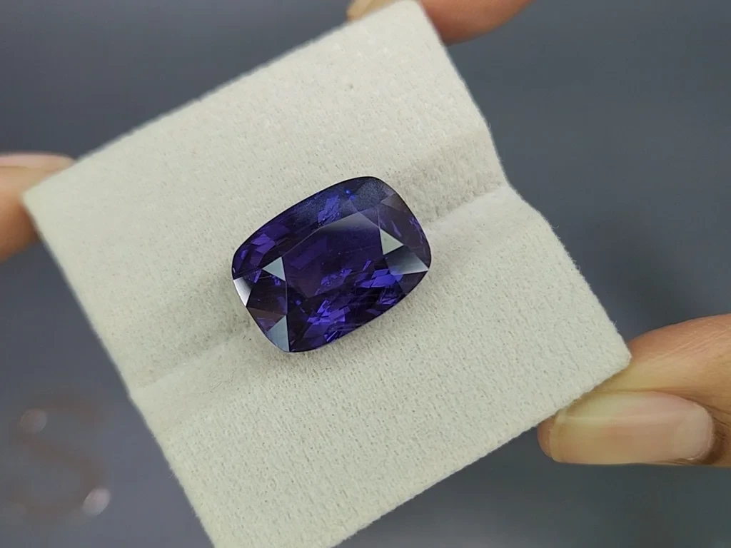 Saphir violet non chauffé de 18,82 carats, taille coussin, du Sri Lanka Image №4