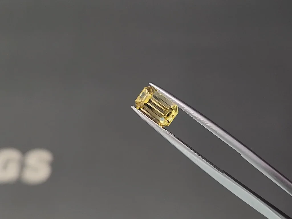 Sapphire Vivid Yellow octagon cut 1.56 carats, Sri Lanka Image №3