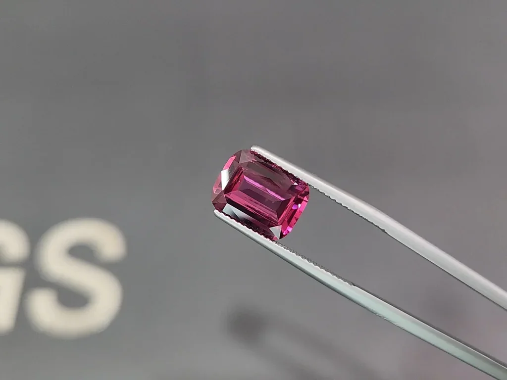 Purple spinel  cushion cut 4.56 carats, Tanzania Image №3