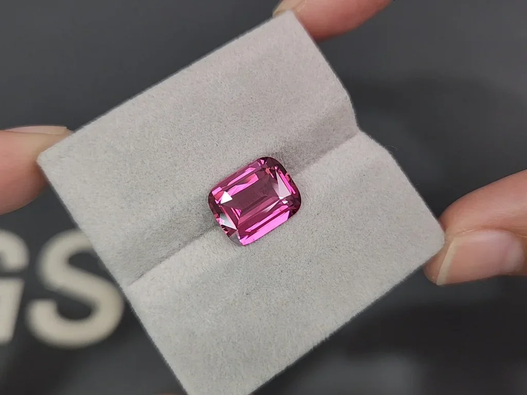 Purple spinel  cushion cut 4.56 carats, Tanzania Image №4