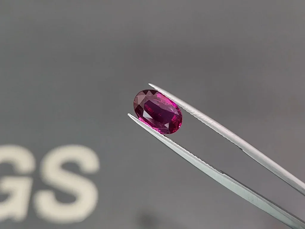 Rubí de talla ovalada sin calentar de 3,06 quilates, Mozambique Image №3