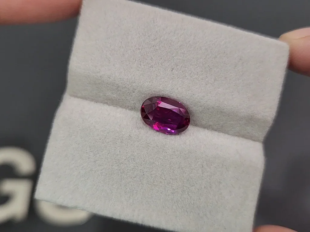 Rubí de talla ovalada sin calentar de 3,06 quilates, Mozambique Image №4