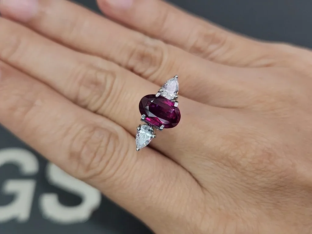 Rubí de talla ovalada sin calentar de 3,06 quilates, Mozambique Image №5