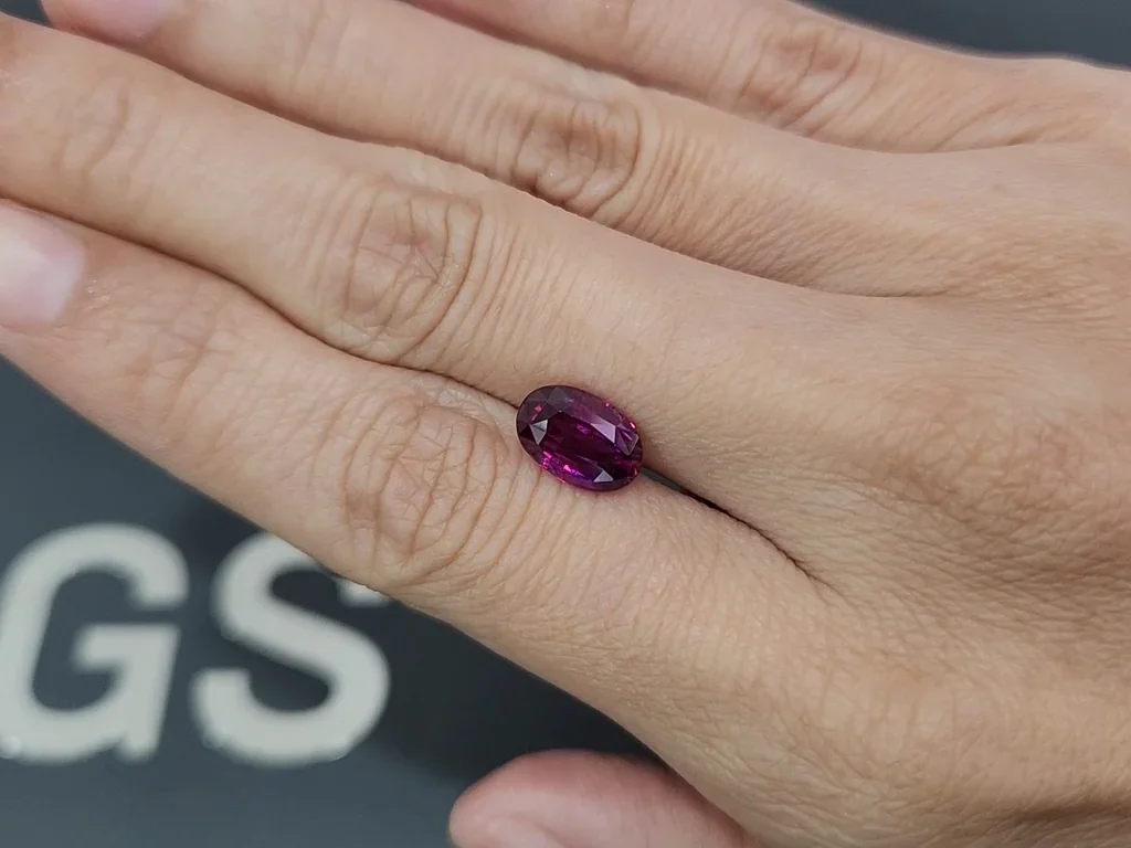 Rubí de talla ovalada sin calentar de 3,06 quilates, Mozambique Image №2