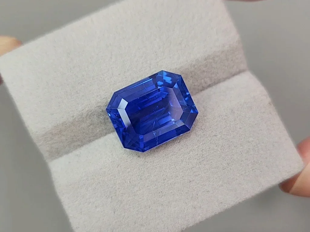 Saphir du Cachemire taille octogonale non chauffé 12,43 carats, Kashmir, (SSEF / Gubelin / GRS) Image №4