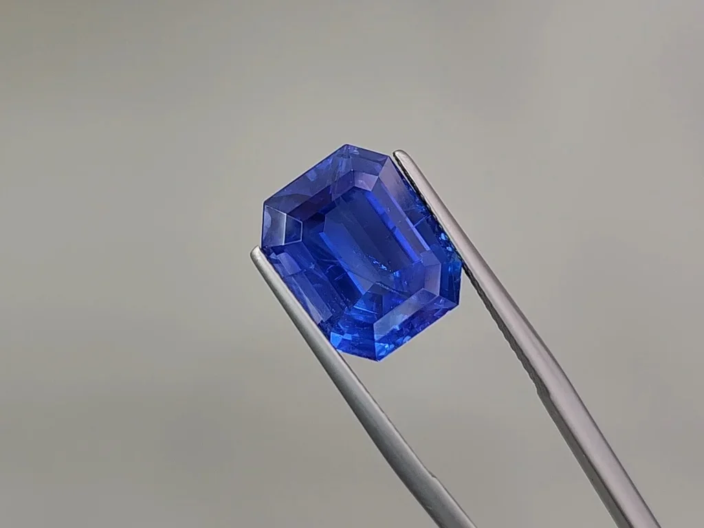 Saphir du Cachemire taille octogonale non chauffé 12,43 carats, Kashmir, (SSEF / Gubelin / GRS) Image №3