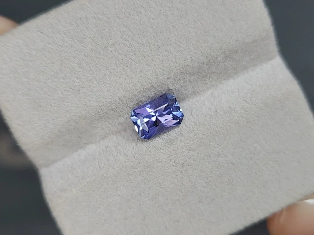 Tanzanita de talla radiante de 1,36 carats, Tanzania Image №4