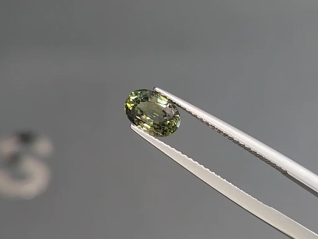 Zafiro verde de talla ovalada de 1.55 quilates, Sri Lanka Image №3