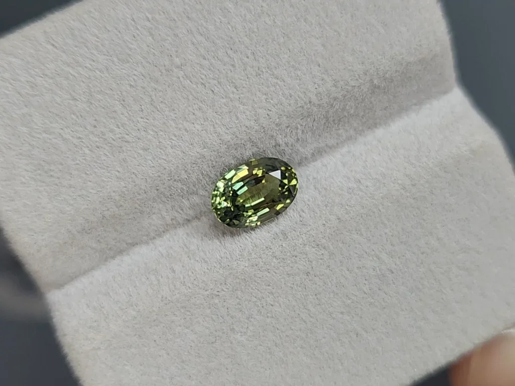 Zafiro verde de talla ovalada de 1.55 quilates, Sri Lanka Image №4