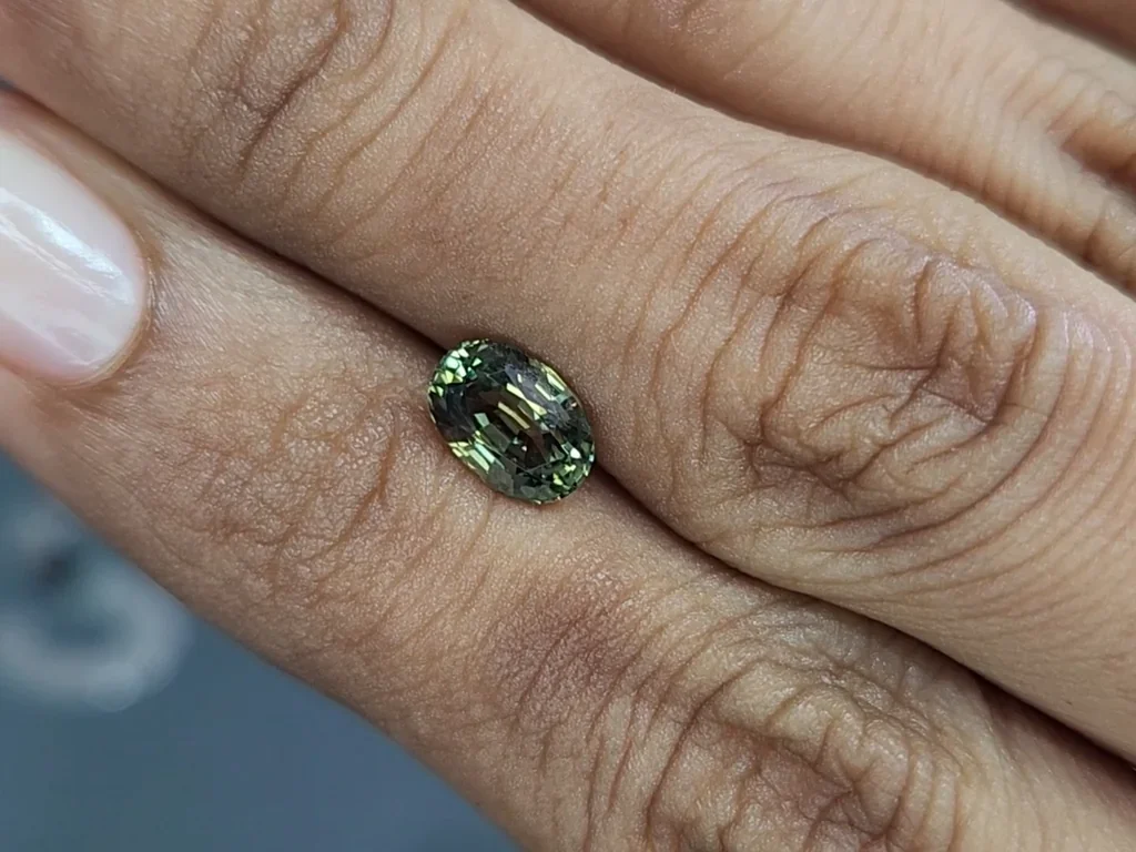 Zafiro verde de talla ovalada de 1.55 quilates, Sri Lanka Image №2