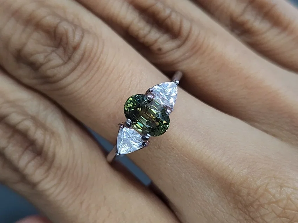 Zafiro verde de talla ovalada de 1.55 quilates, Sri Lanka Image №5