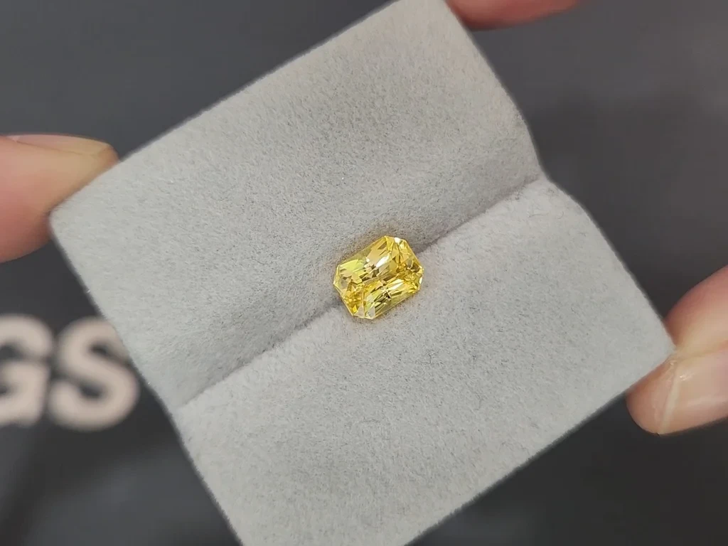 Saphir jaune vif taille radiant de 2,18 carats, Sri Lanka Image №4