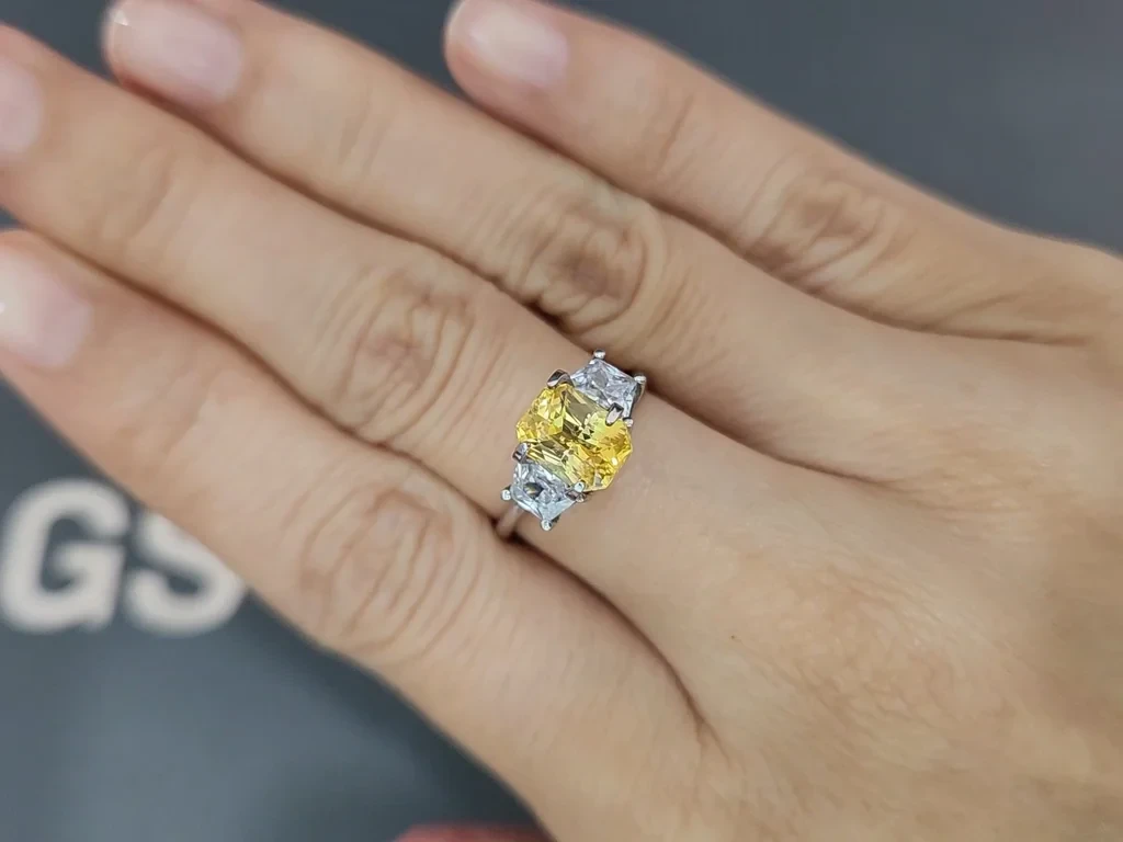 Saphir jaune vif taille radiant de 2,18 carats, Sri Lanka Image №5