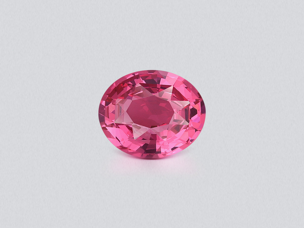 Spinelle rose vibrant de Mahenge, taille ovale, de 1,57 carat, de Tanzanie Image №1