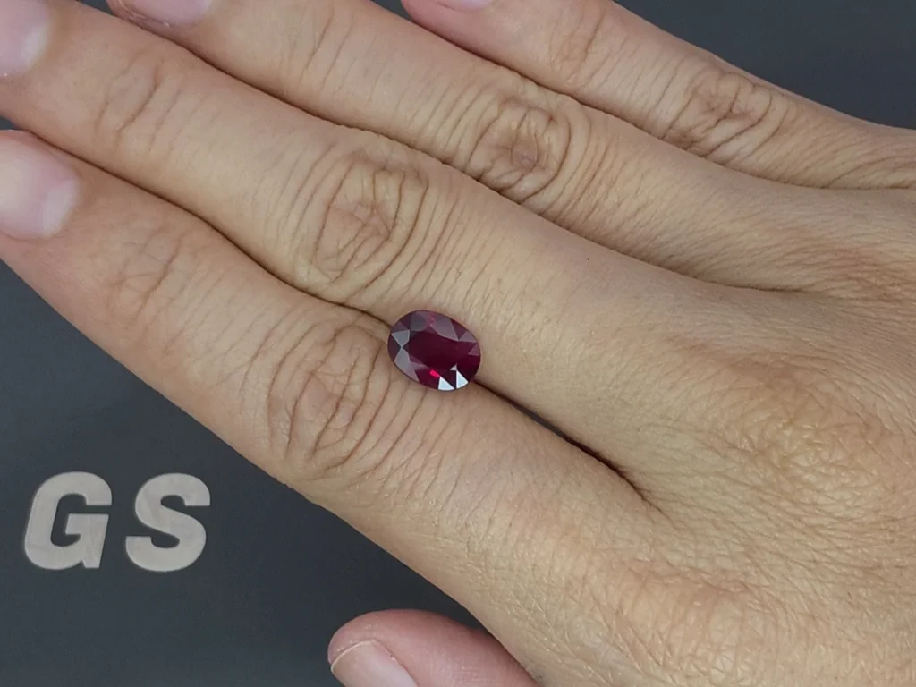 Unbehandelter rubin im Pigeon-Blood schliff oval, 2,04 karat, Mosambik Image №2