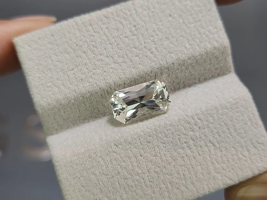 Kunzite radiant cut 3.16 carats, Pakistan Image №4