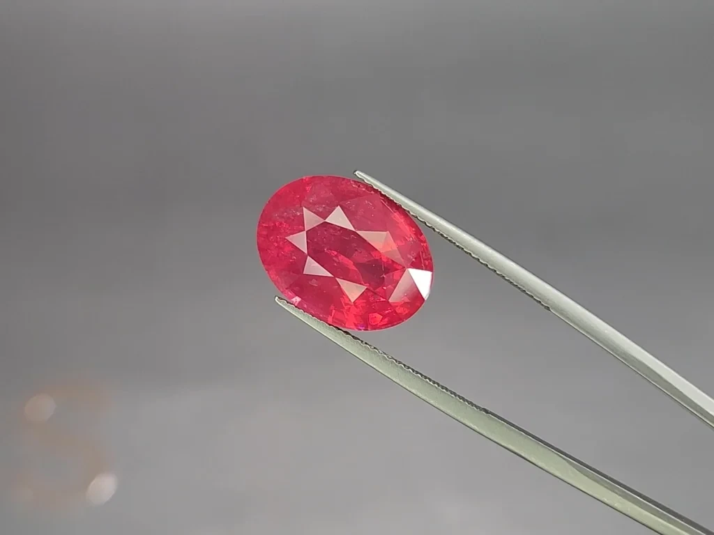 Spinelle de Mahenge rose vif taille ovale 12,20 carats, Tanzanie Image №3