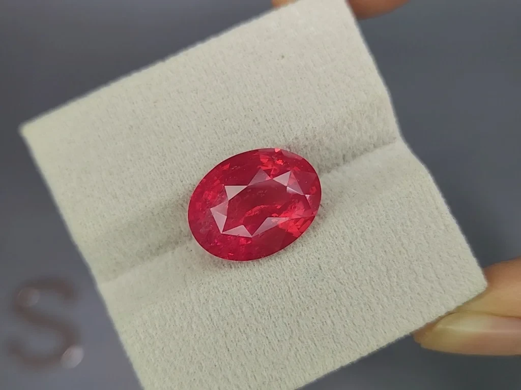 Spinelle de Mahenge rose vif taille ovale 12,20 carats, Tanzanie Image №4