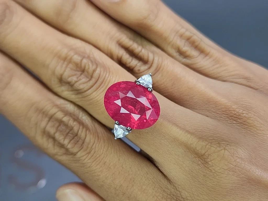Spinelle de Mahenge rose vif taille ovale 12,20 carats, Tanzanie Image №5
