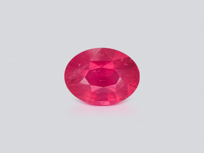 Spinelle de Mahenge rose vif taille ovale 12,20 carats, Tanzanie photo