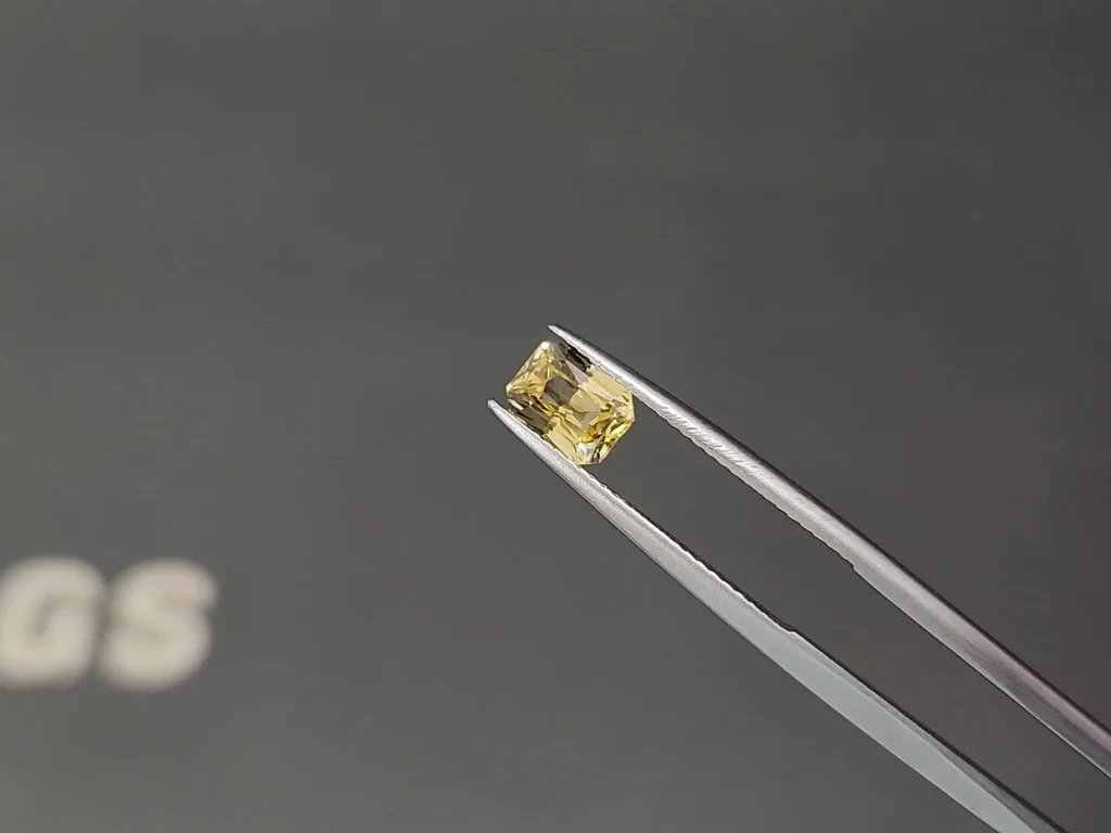 Sapphire Vivid Yellow  radiant cut 1.60 carats, Sri Lanka Image №3