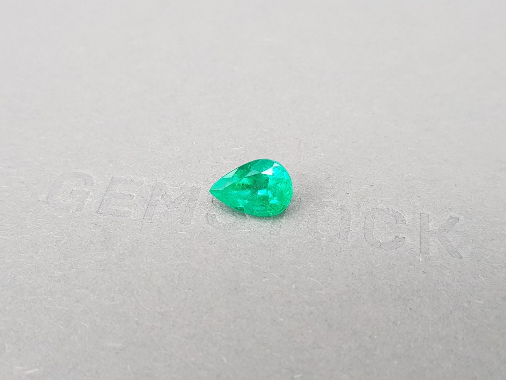 Vivid Green emerald from Colombia in pear cut 1.96 ct Image №3