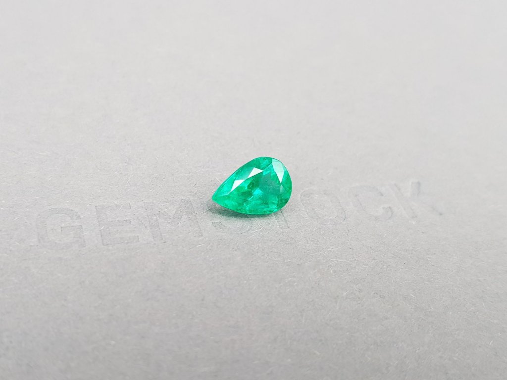 Vivid Green emerald from Colombia in pear cut 1.96 ct Image №2