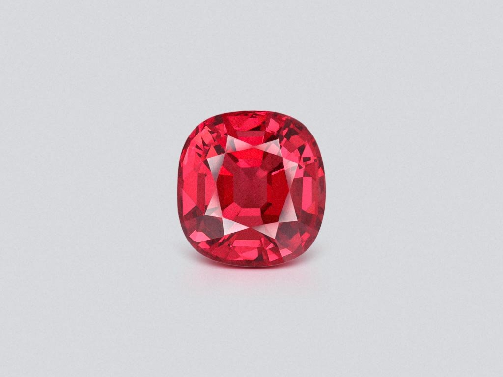 Spinelle taille coussin rouge intense 2,34 carats, Birmanie  Image №1